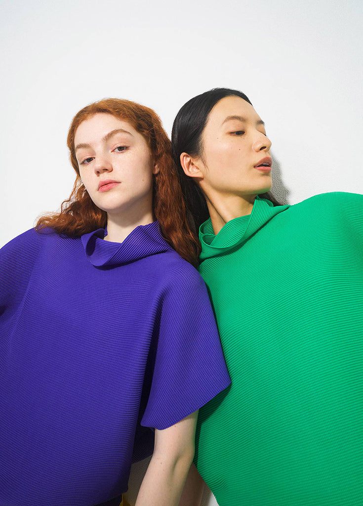 アイテムのご紹介「 DOLMAN STRETCH PLEATS 1」 – isseymiyake.com