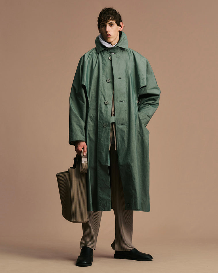 アイテムのご紹介「CAVITY COAT」 – isseymiyake.com