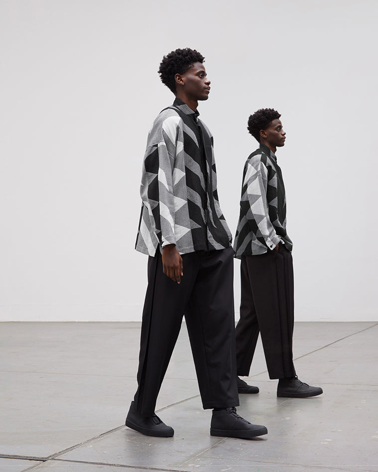 アイテムのご紹介「GEOMETRY JACQUARD SHIRT」「TRIANGLE CREPE SHIRT