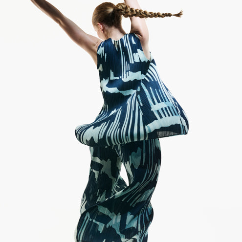 アイテムのご紹介「REFRACTION」 – isseymiyake.com