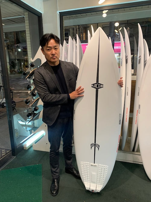 皆様！ご来店にて沢山の 新品『PLACEBOサーフボード』DURA-FLEX5をご