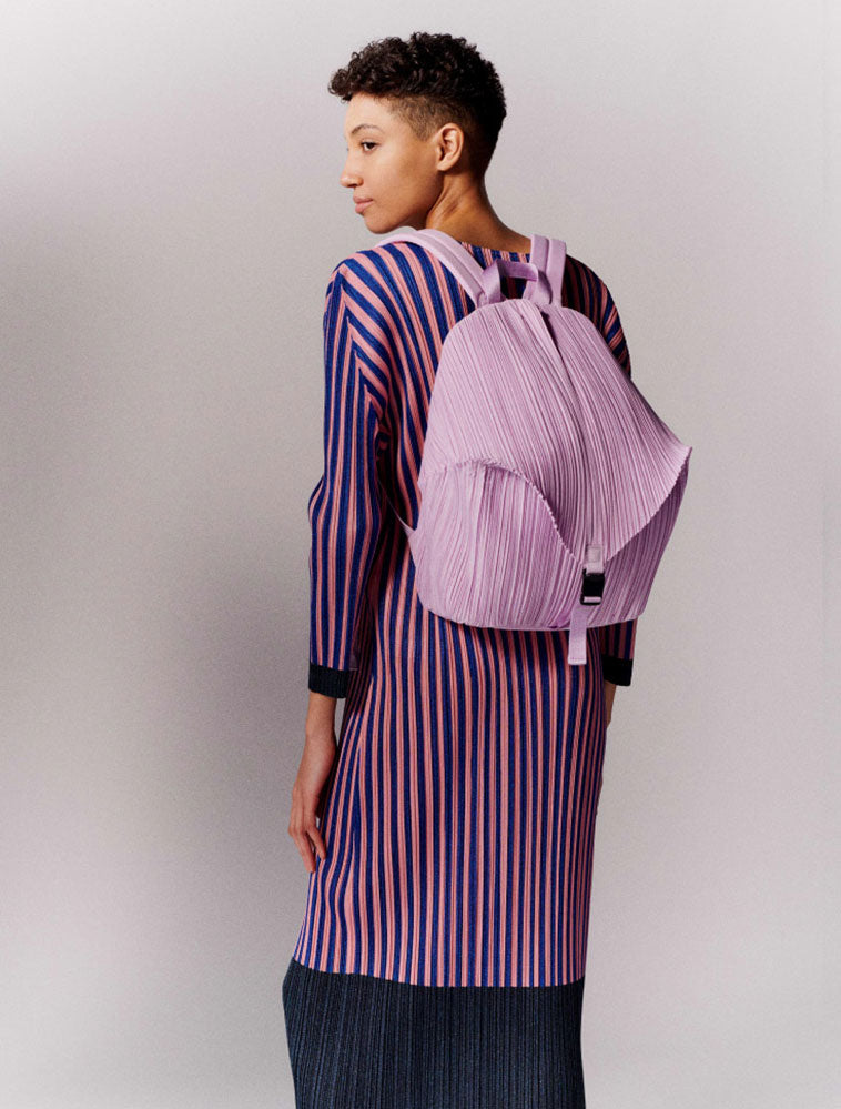 アイテムのご紹介 「UPBEAT」「PLEATS BACKPACK」 – isseymiyake.com