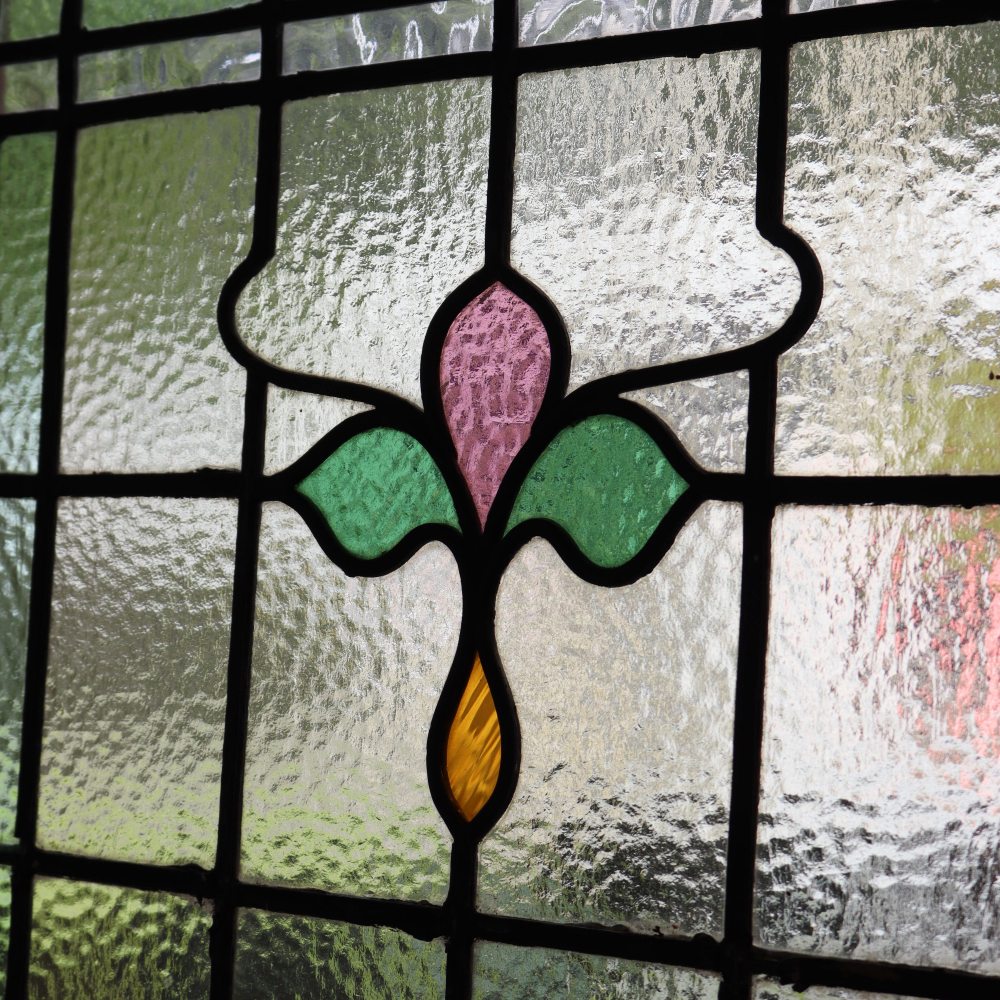 淡い色ガラスが素敵♪ 英国アンティーク・ステンドグラスドア VC106