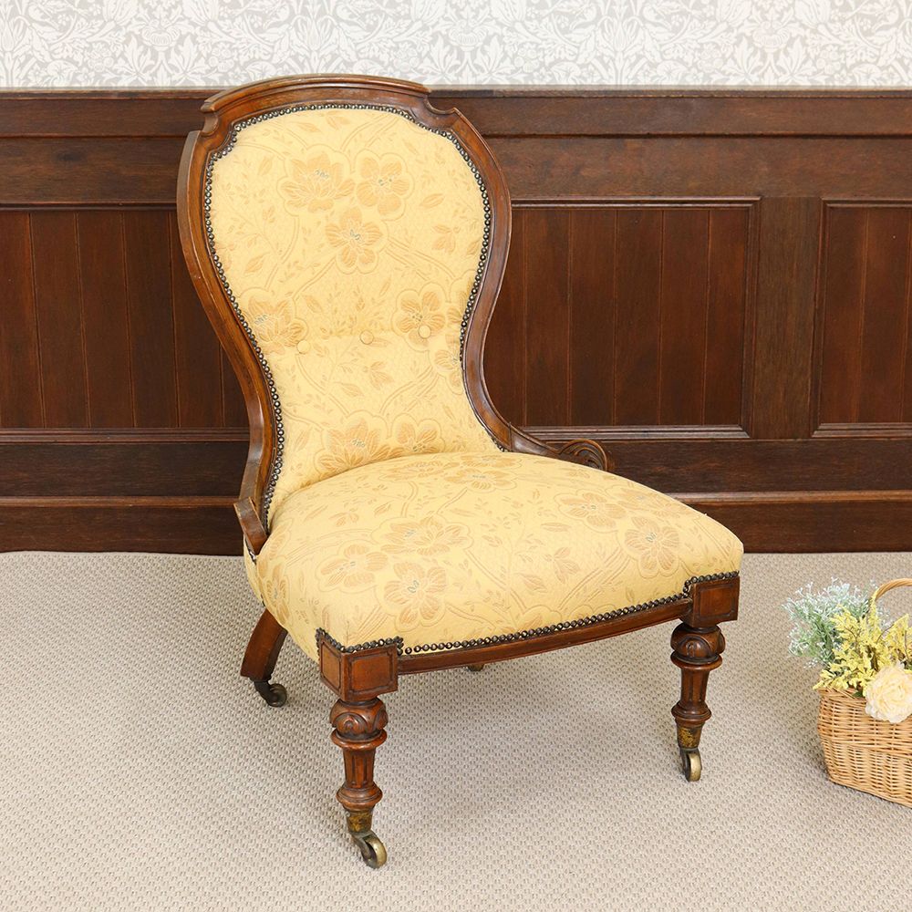 座れば貴婦人気分♪ ナーシングチェア VC107-232 – アンティーク家具と