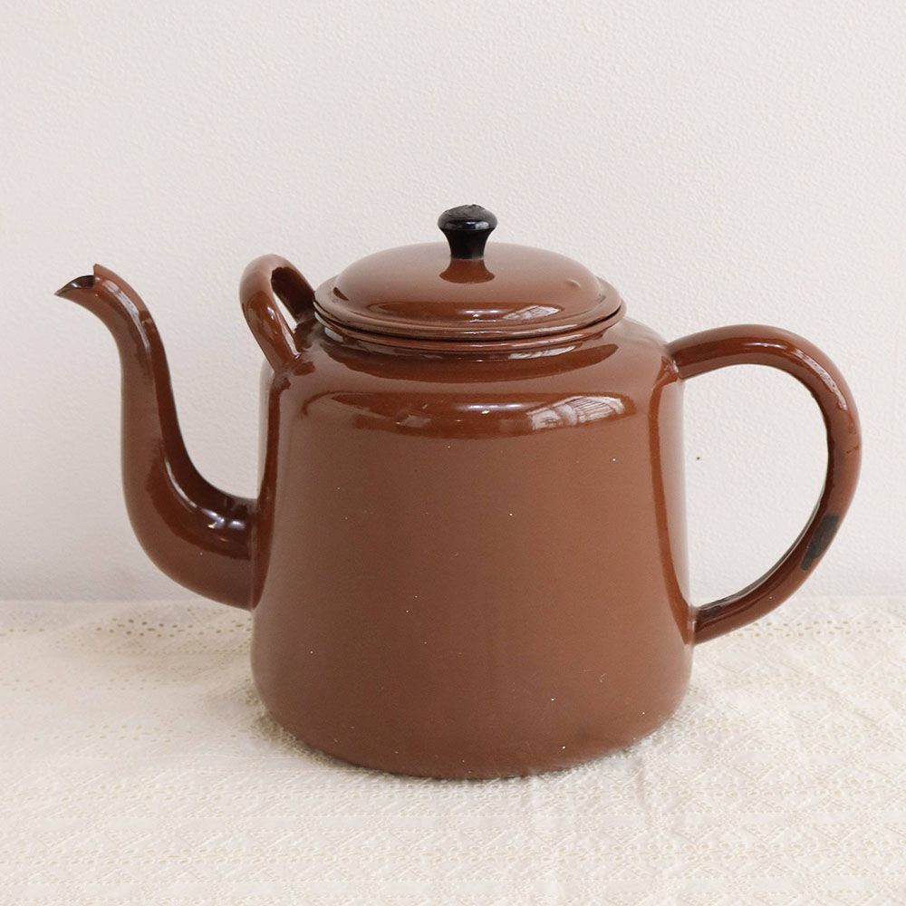 美しい注ぎ口も魅力です♪ エナメルケトル VC103-258001