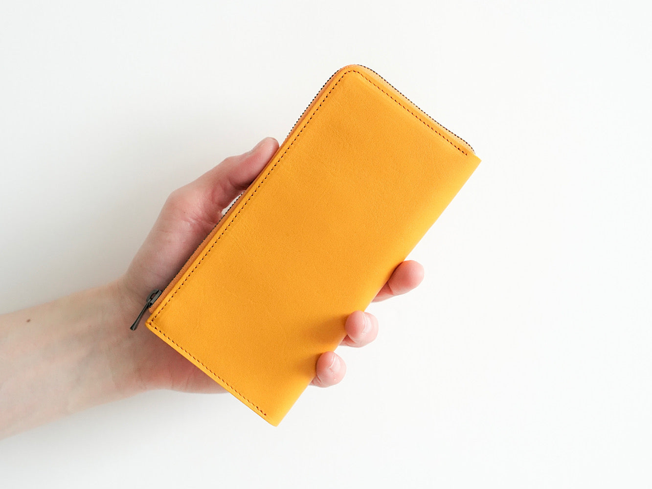 話題のレザーグッズブランド「STATUSY」大阪店・豊岡店にて取扱い開始