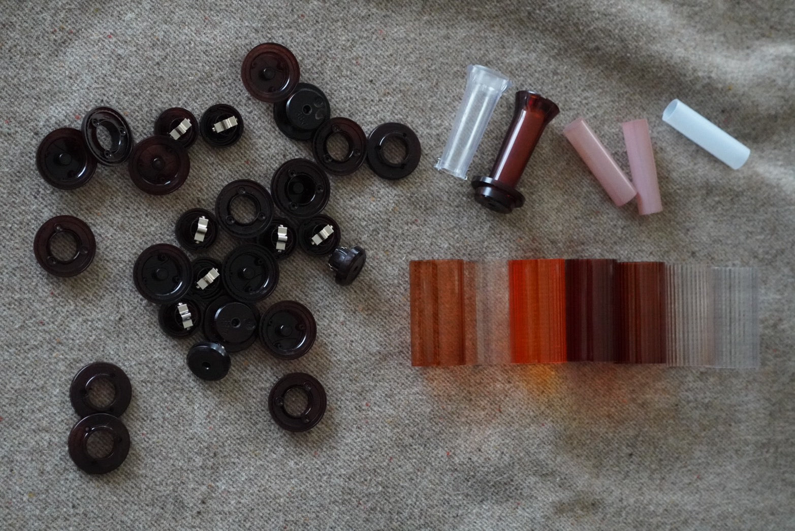 消えゆく素材を新たな形で—鼈甲の輝きをLEDに込めて – calma store Japan