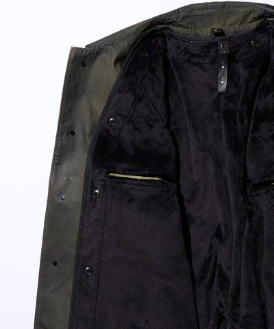 存在感抜群のオイルド加工。3シーズン着用可能なオーバーサイズステン