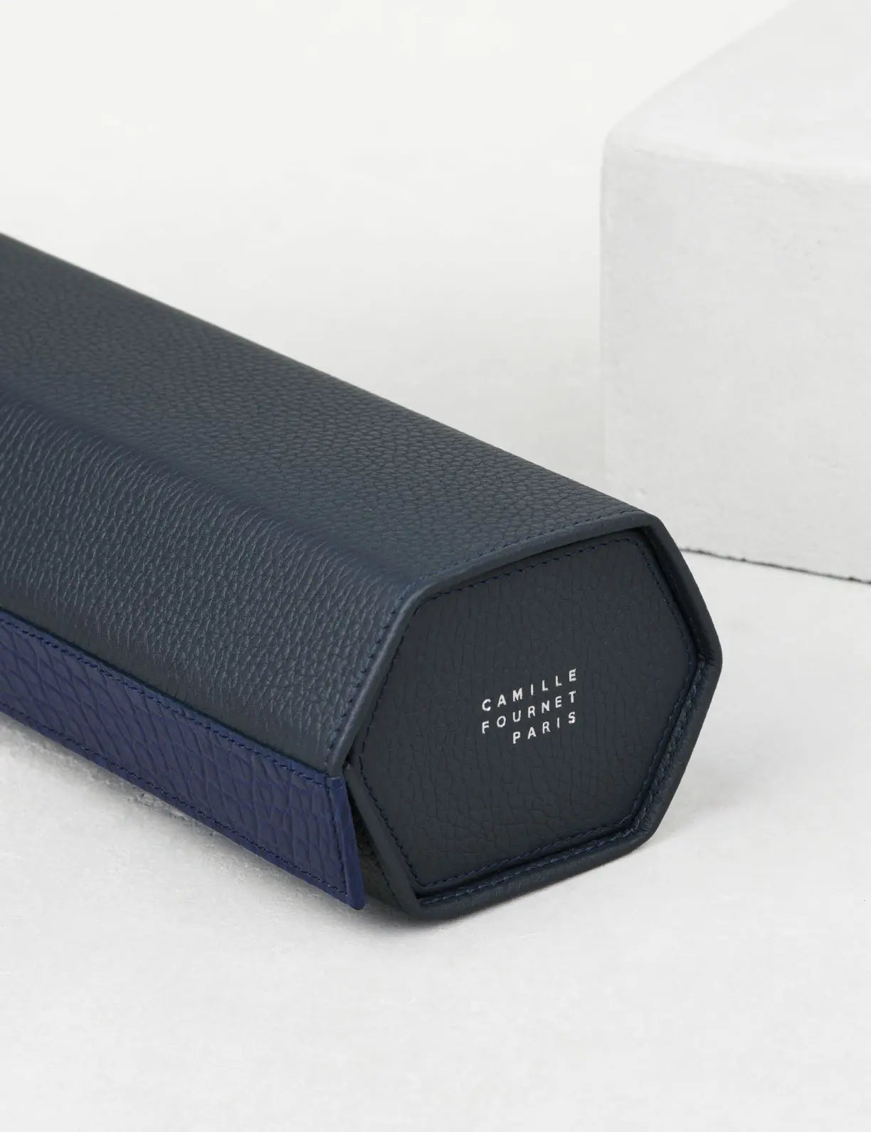 時計を包む、上質な革の輝き – Camille Fournet