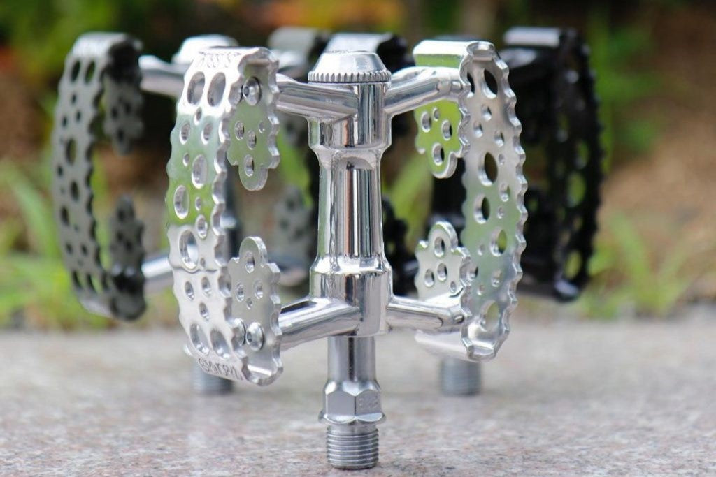 日本のペダルブランド「三ヶ島（MKS）」と絶大な人気「SIMWORKS」の