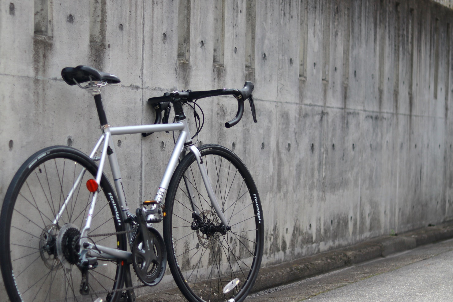 上品な佇まいと快適性を両立｜RALEIGH Carlton-B（CRB）の試乗レビュー