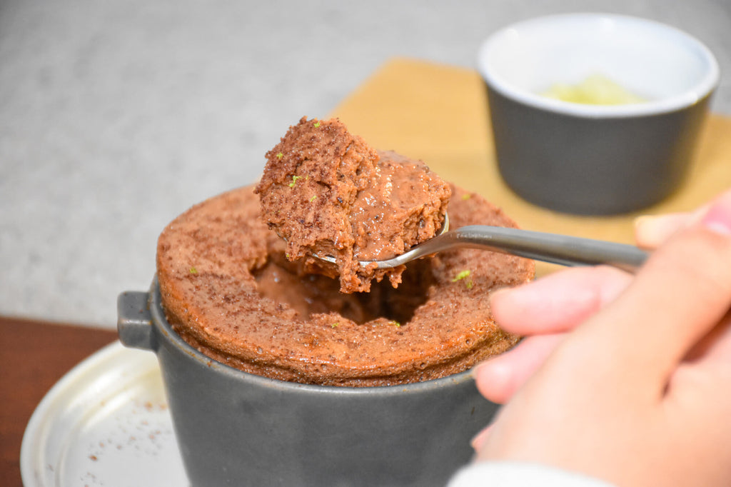 冬季限定のあつあつ出来立てスフレが登場。濃厚チョコレートを国産果実