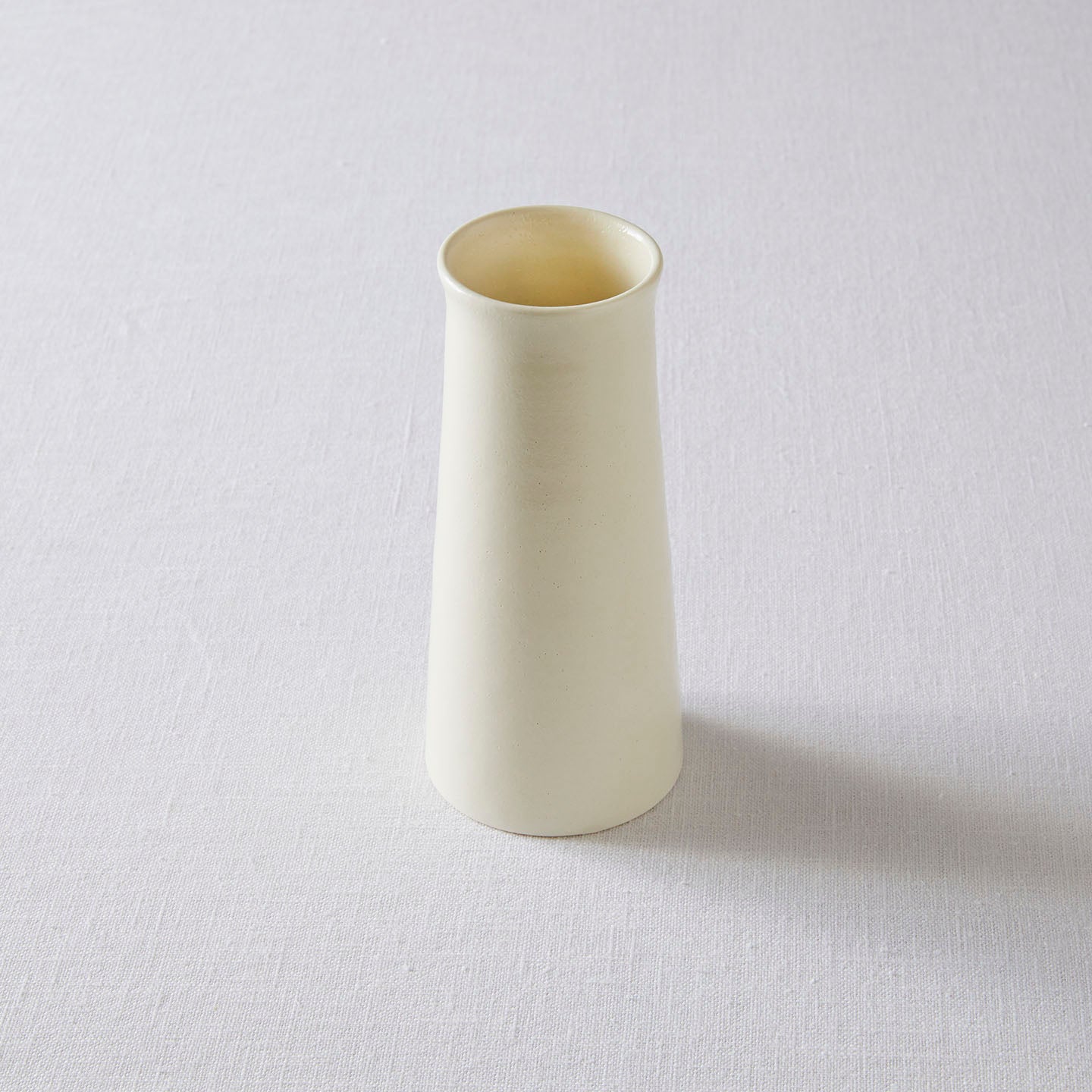 自由きままな植物を、ありのままで。作山窯「フラワーベース」 – 煎茶