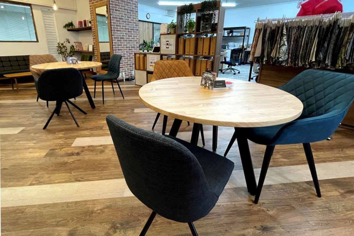 105 KANADEMONO 円形木製ダイニングテーブル Kanademono(かなでもの)の