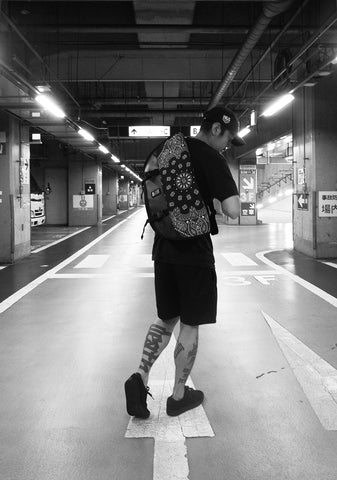 CHROME CUSTOMSHIDEANDSEEKBANDANNA MESSENGER BAG