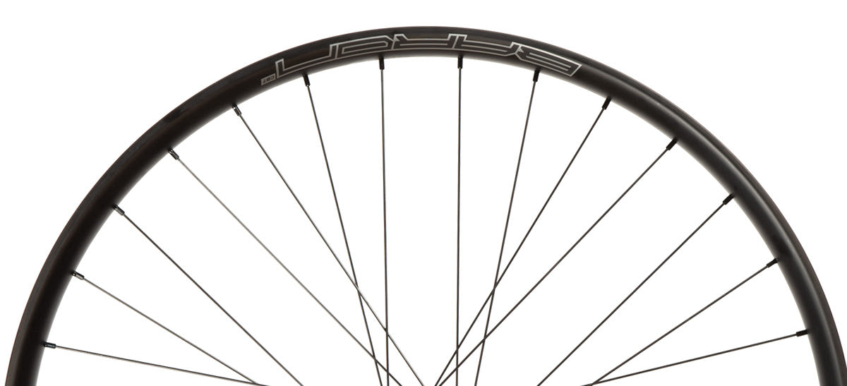 Stan's NoTubes Launches Carbon Flow and Baron CB7 Wheels