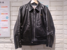 新宿店で、ルイスレザーのシープスキンレザーを採用したシングル