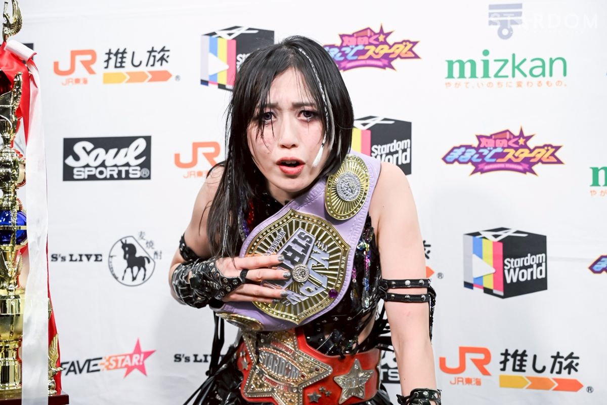 スターダム】上谷沙弥、同門・渡辺桃との21分死闘を制し2冠防衛「最高