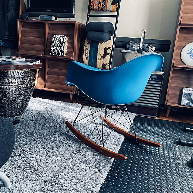 イームズ ロッカーベースの商品を使ったおしゃれなインテリア実例