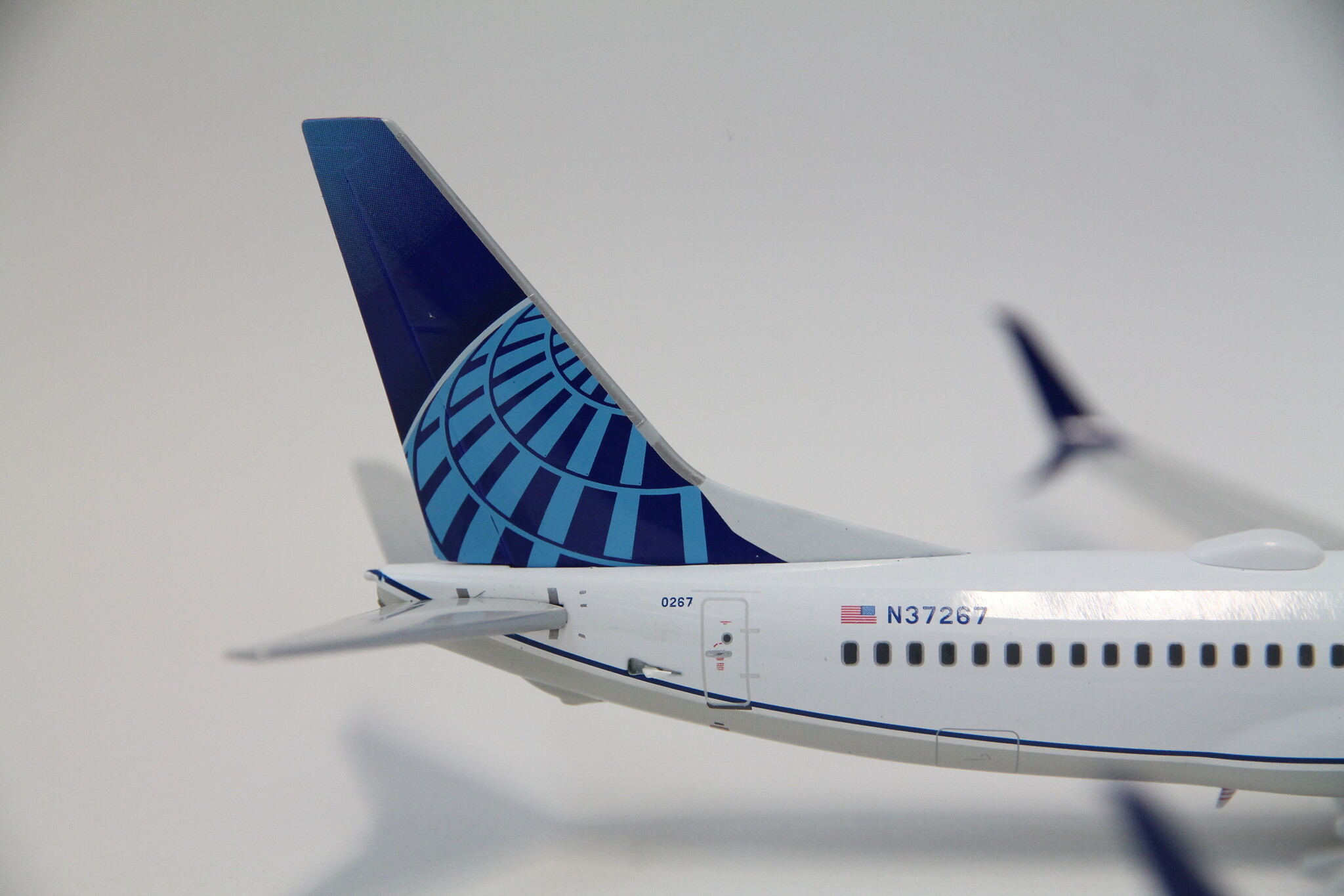 1:200 United Airlines Boeing 737-800 N37267 Inflight200