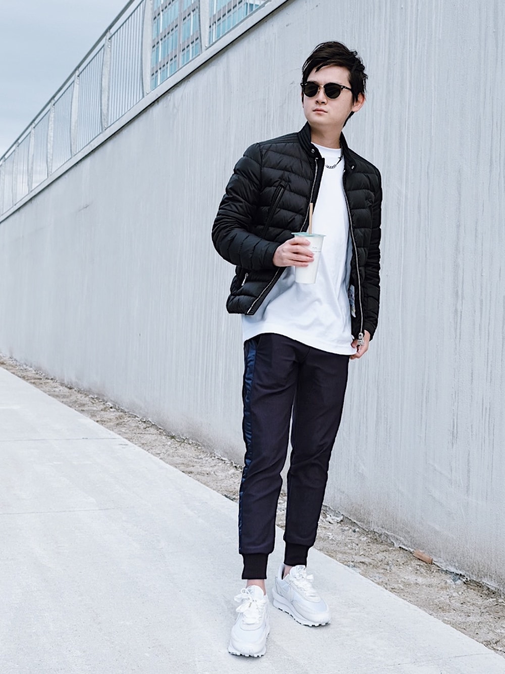 MONCLERのライダースジャケットを使ったメンズ人気ファッション