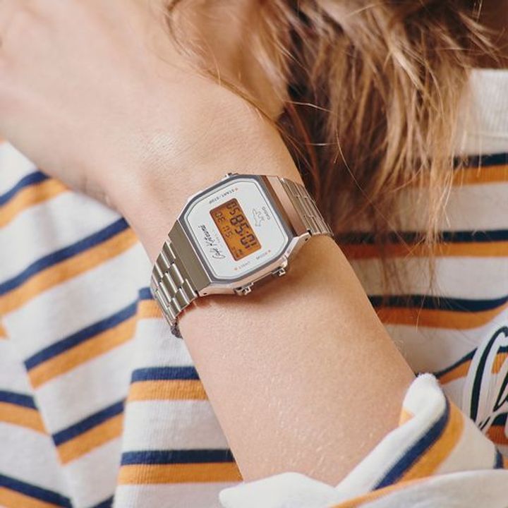 Este artículo trata sobre REINVENTING TIMELESSNESS: INTRODUCING