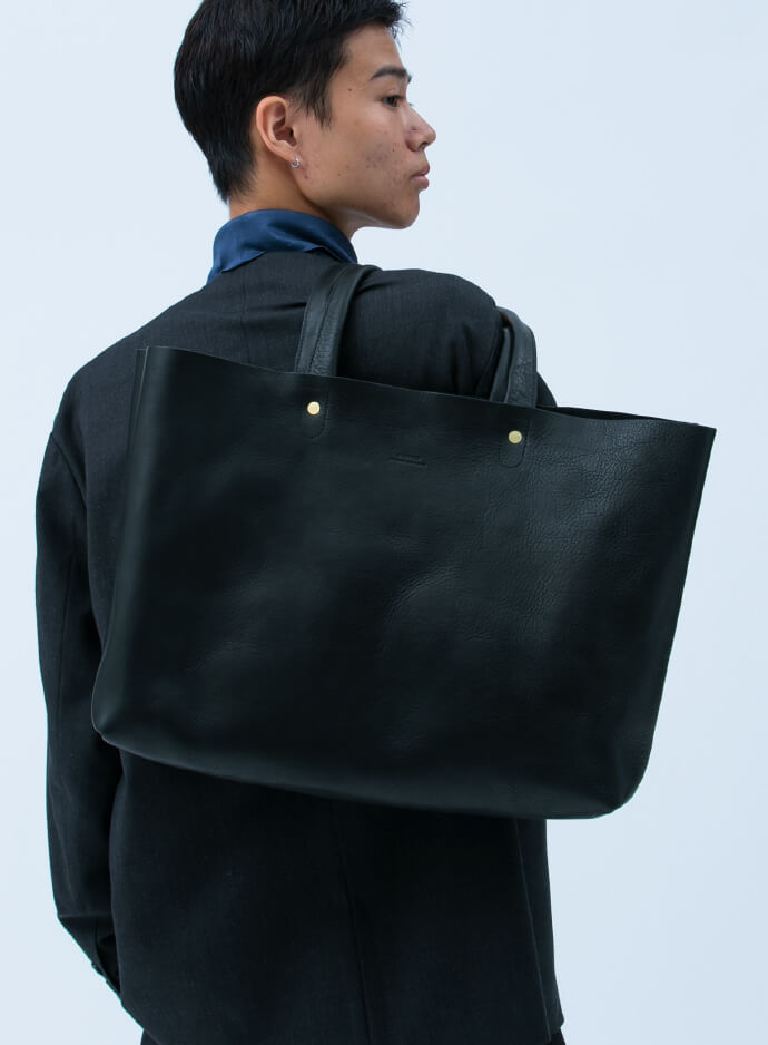 スロウ〉の別注レザーバッグ | BEAMSの百名品 | BEAMS BEST 100