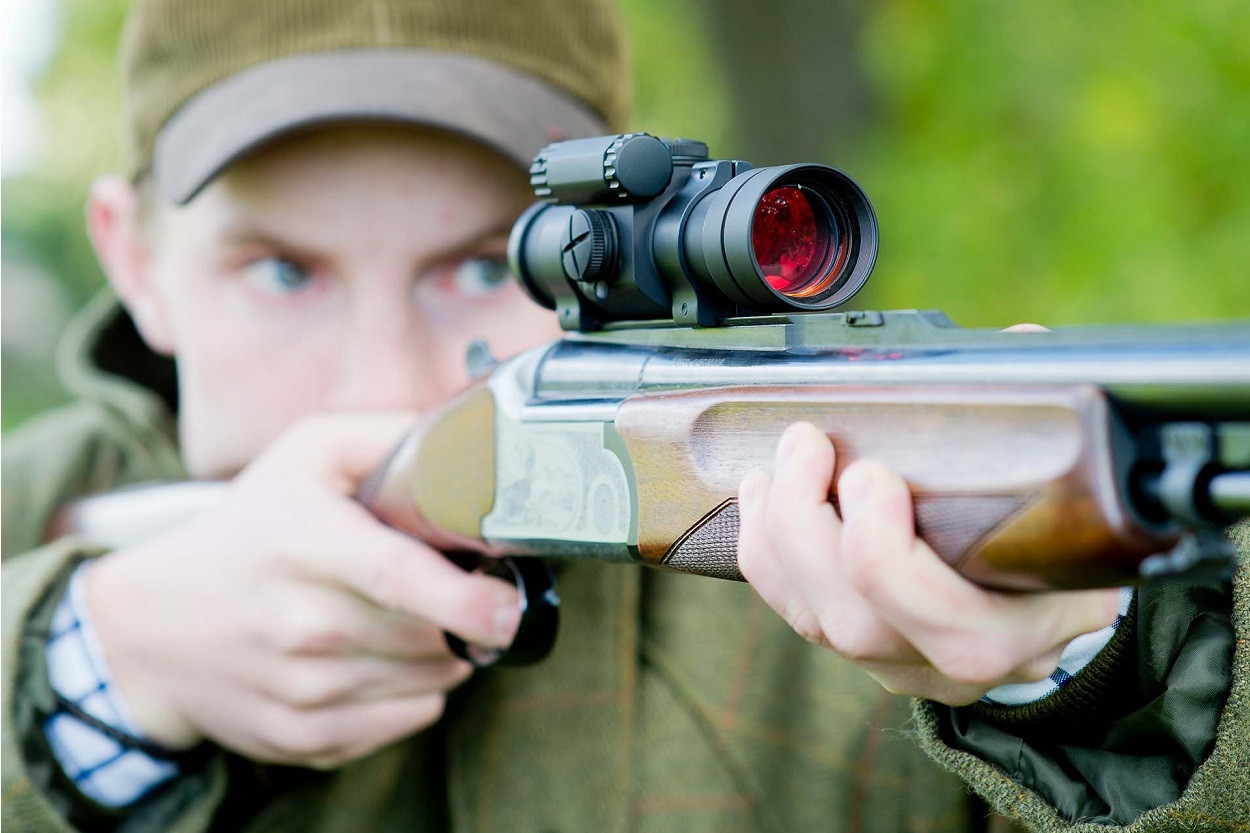 Aimpoint® 9000™ Series: Versatile Red Dot Sights for Big Game
