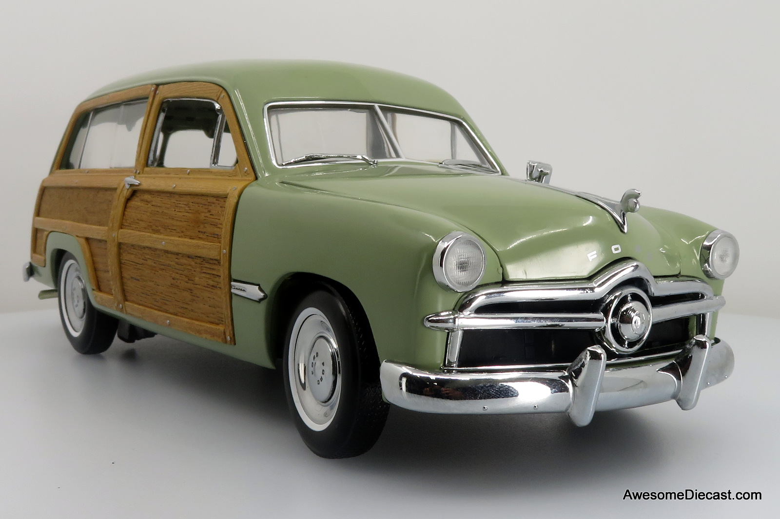1949 Ford Woody Wagon, Olive Green/Wood Trim 1:18 Diecast Model