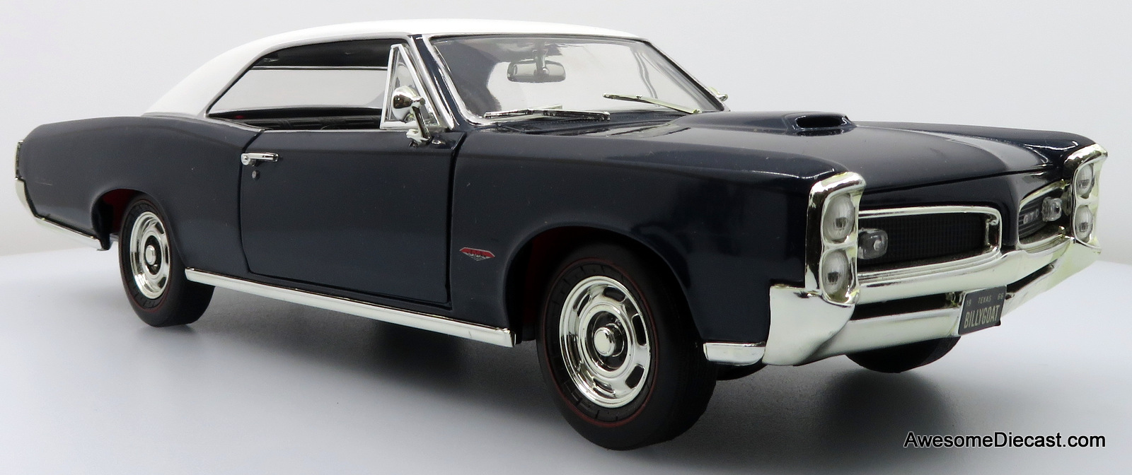 1966 Pontiac GTO, Dark Blue w/White Top 1:18 Diecast Model Car by