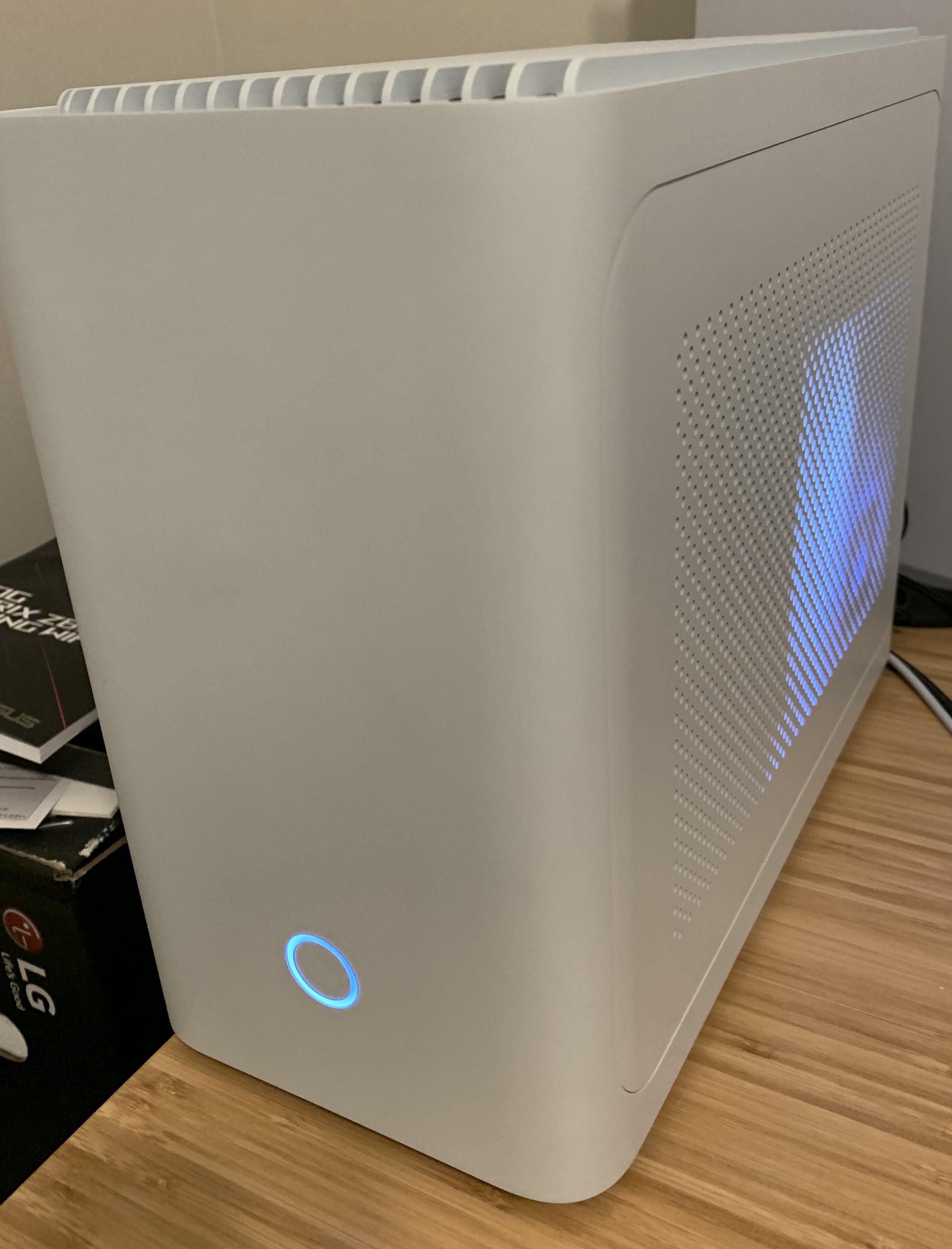 Mini-ITX IQUNIX ZX-1 i7-13700 | RTX 4070 | 32GB RAM | 2TB SSD by