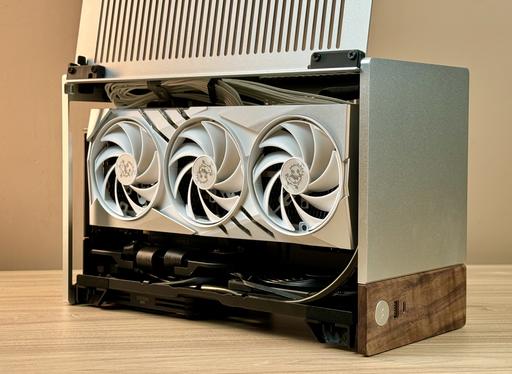 Fractal Terra Silver – almost a macbook pro 14 :D by mldbk - AMD