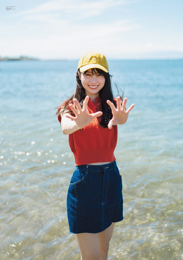 賀喜遥香（乃木坂46）が登場。「B.L.T.2023年10月号」表紙画像公開