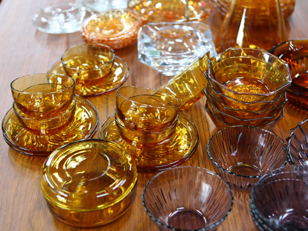 HOYA・SOGA・ADERIA、1970年代・昭和レトロなアンバー（琥珀色）ガラス