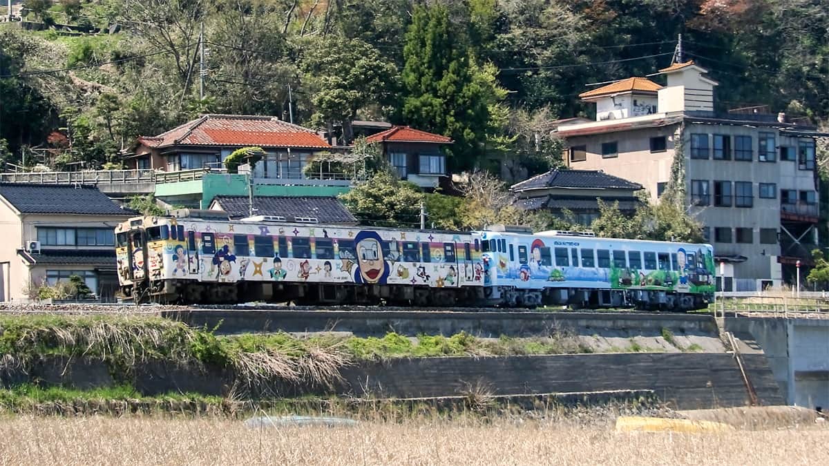 キハ40 2084に「忍者ハットリくん」の新ラッピング｜鉄道ニュース