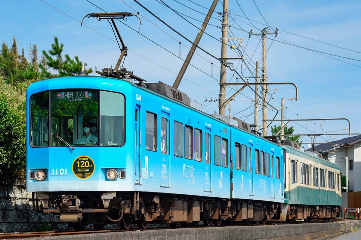 SEA BREEZE誕生120周年×江ノ電開業120周年記念 フルラッピング車両が