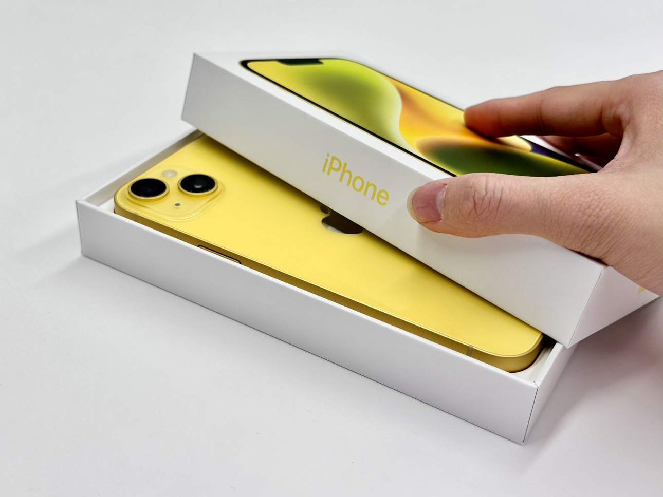 iPhone 14とiPhone 14 Plusに新色登場！｜C smart公式オンラインストア