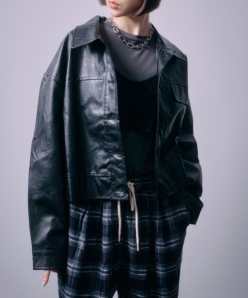 シーズンムードを高める。ヴィンテージ風 ショートフェイクレザー