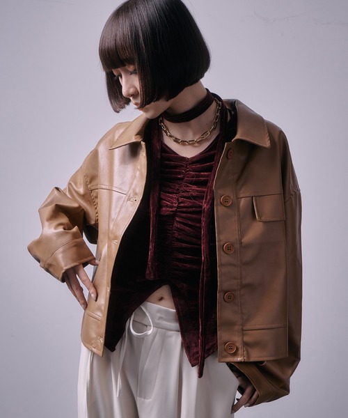 シーズンムードを高める。ヴィンテージ風 ショートフェイクレザー