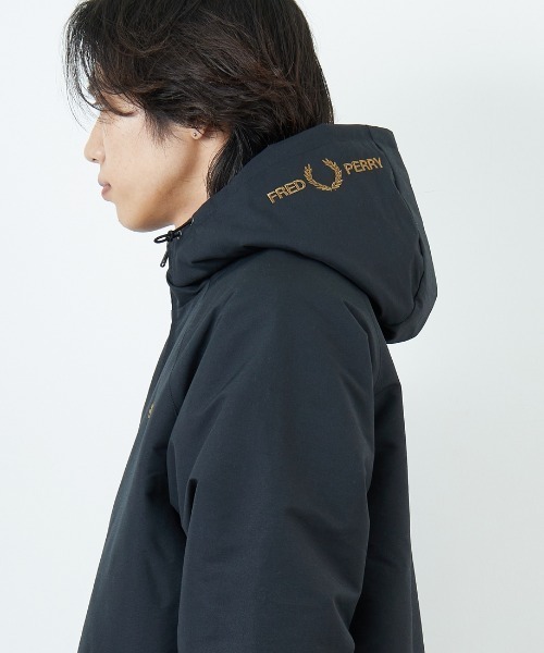 FRED PERRY/フレッドペリー] 別注 パデッド フード刺繍シェル