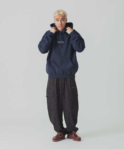 XLARGE（エクストララージ）の「STANDARD LOGO HOODED SWEATSHIRT