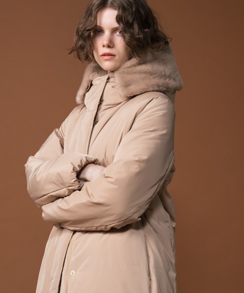 INED（イネド）の「フェイクファーフードロングダウンコート《Re:DOWN