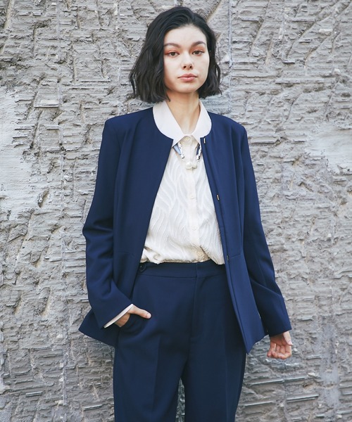 ノーカラーペプラムジャケット＆スラックスパンツセットアップスーツ