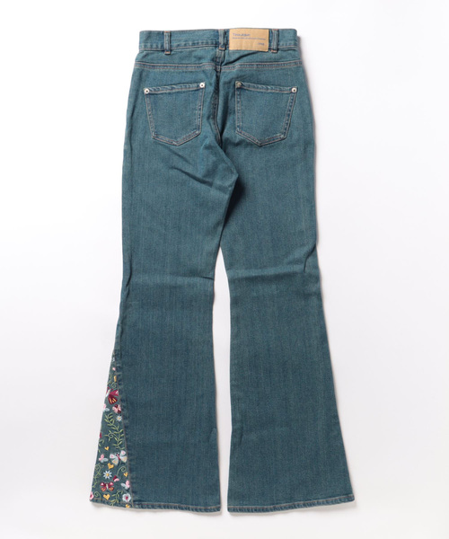 TINA：JOJUN（ティーナジョジュン）の「刺繍入り フレアデニムパンツ