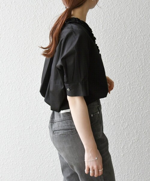 SHIPS any: 〈洗濯機可能〉コットン サテン フリル Vネック ショート