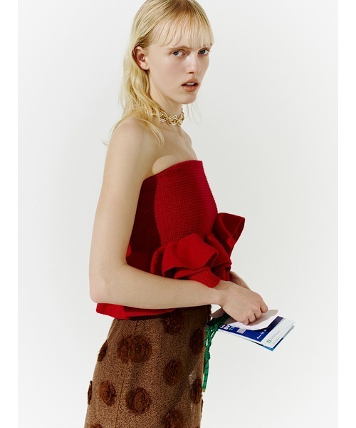 LILY BROWN（リリーブラウン）の「ラッフルフリルベアニットトップス