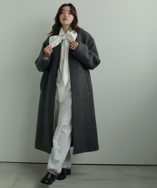 anuke（アンヌーク）の「Collarless Cocoon Coat（ステンカラーコート