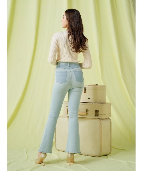 Darich（ダーリッチ）の「スリムフレアデニムパンツ（デニムパンツ