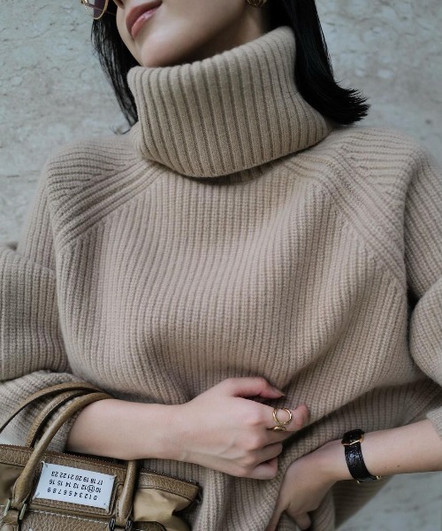 anuans（アニュアンス）の「ウールカシミヤラグランタートルニットプル