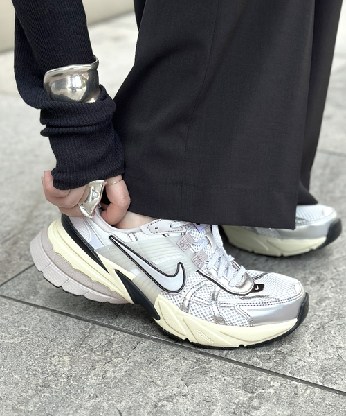 NIKE/ ナイキ】V2K Run(Silver)（スニーカー）｜NIKE（ナイキ）の